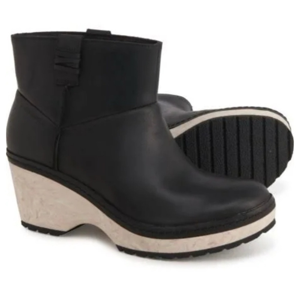 Merrell Halendi Bluff Boots Women's Size 7.5  Black Pull-on Boots Leather Bootie